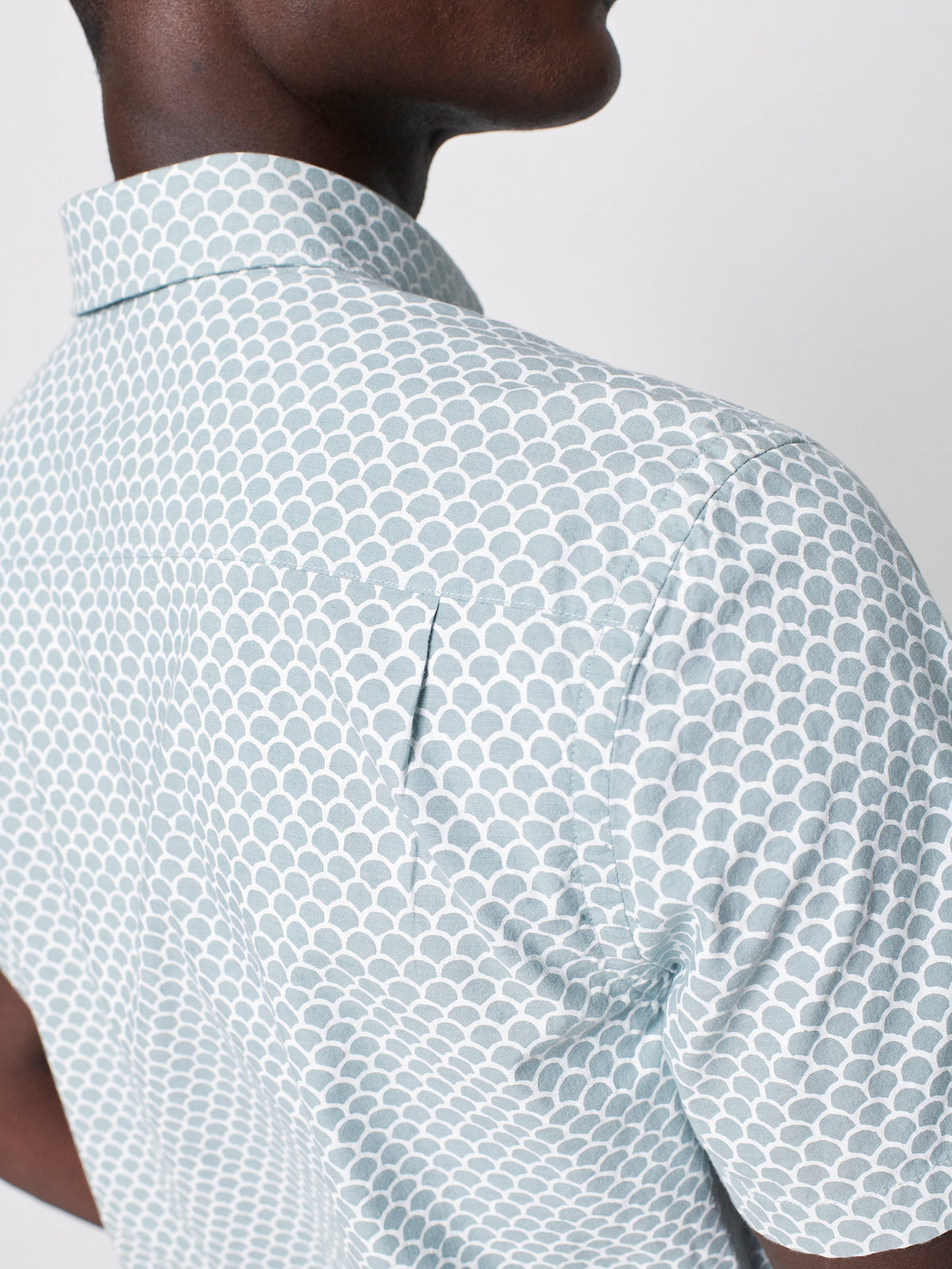 Short Sleeve Stretch Playa Shirt - Jade Fishscale